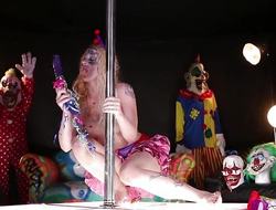 Clown Leya Falcon messes with her minge